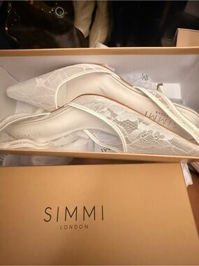 SIMMI London Women's Cream Lace Pointed Slingback Mules